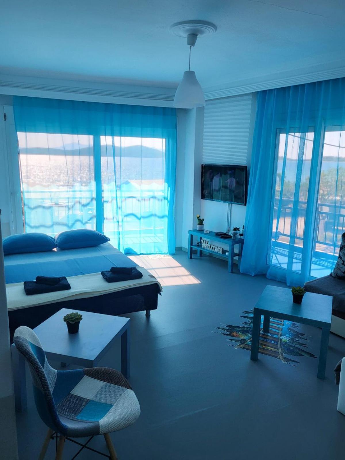 Апартаменты Upper Deck Apt. Неа-Перамос Экстерьер фото