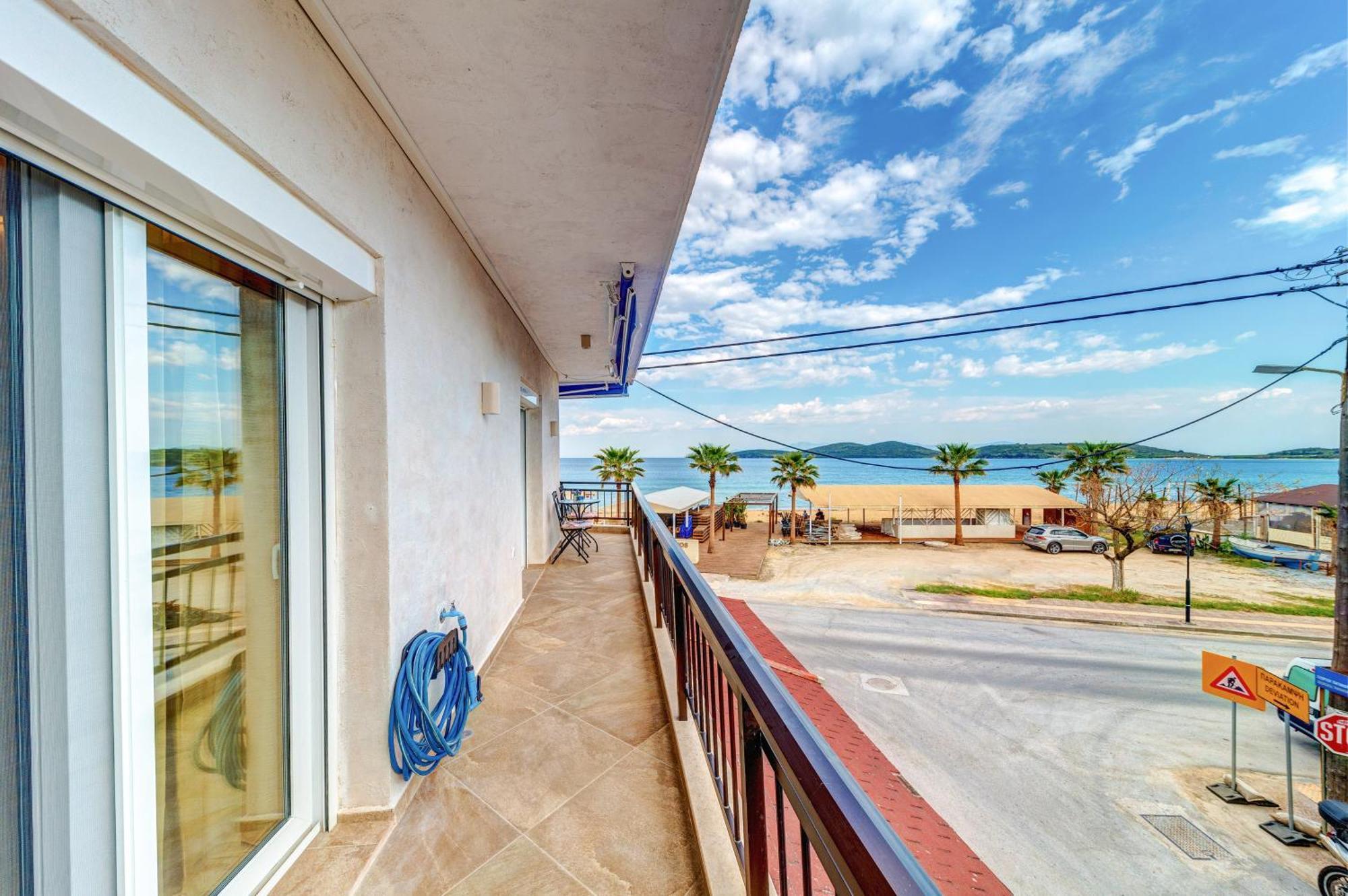 Апартаменты Upper Deck Apt. Неа-Перамос Экстерьер фото